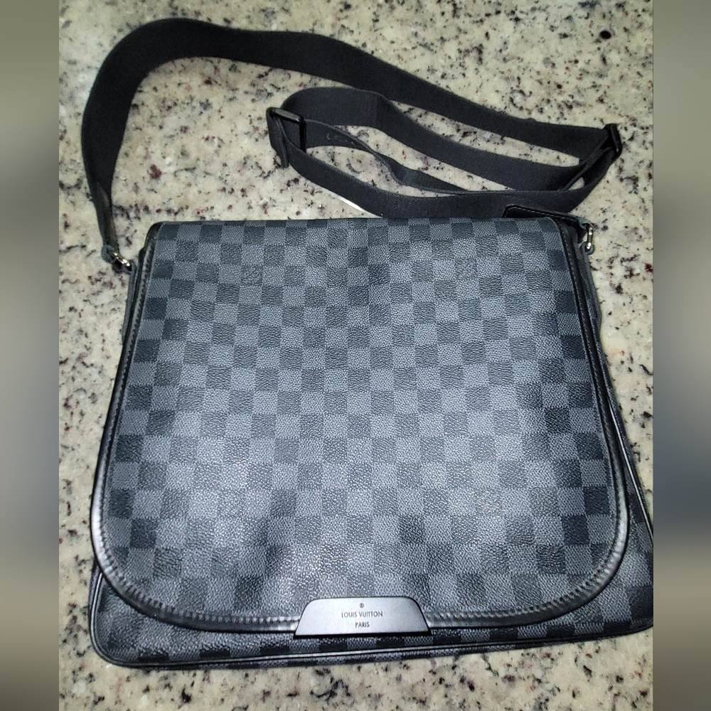 Louis Vuitton Daniel Damier Graphite Black And Grey Messenger Bag - Picture 3 of 12